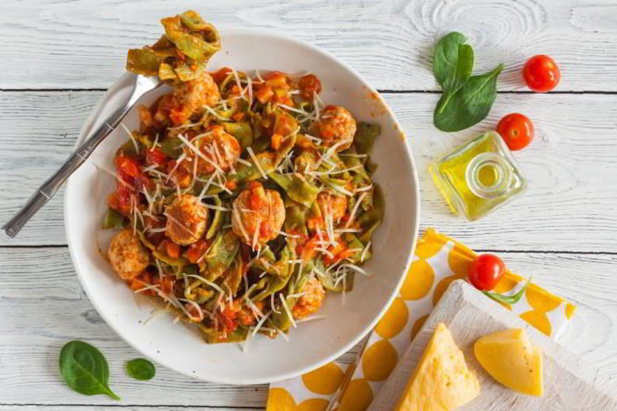 Рецепт зеленых тальятелле с фрикадельками