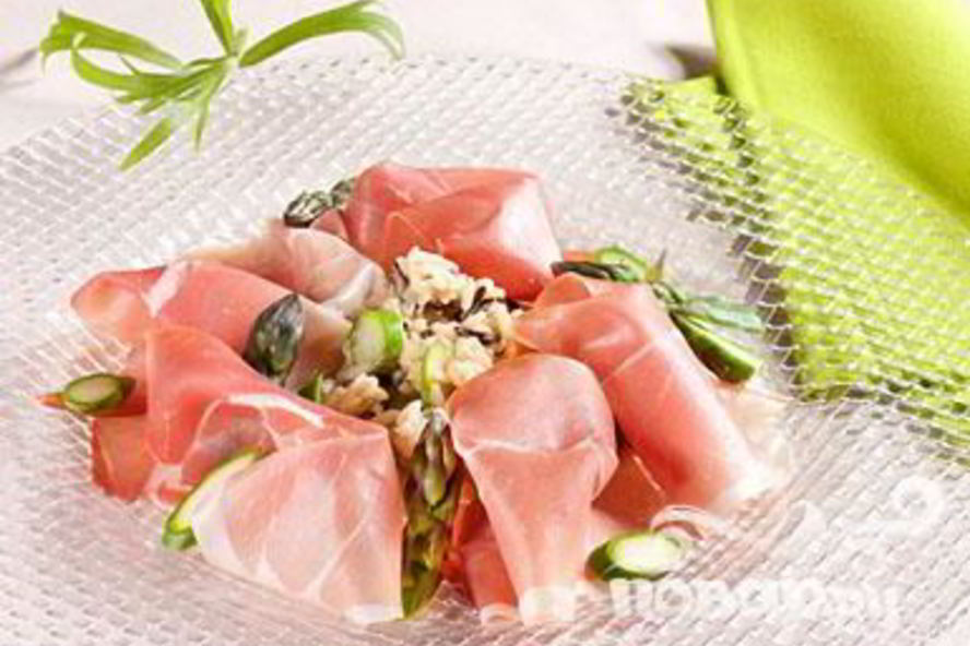 Рецепт дикого риса со спаржей и ветчиной