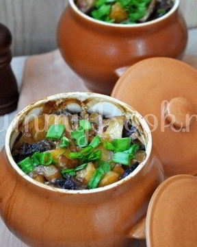 Картофель с грибами в горшочке