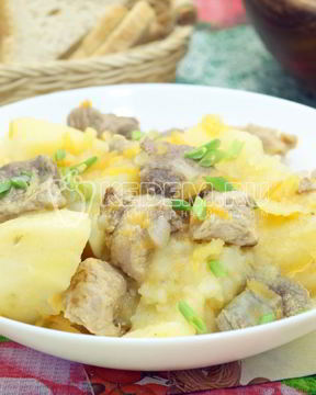 Картофель с мясом в мультиварке