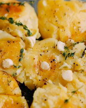 Картофель с сыром в чесночно-сметанном соусе