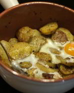 Картофель в духовке с яйцом