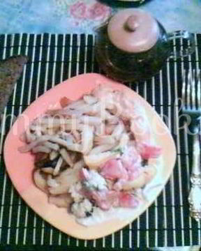 Картофель жареный с салатом