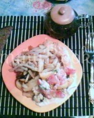 Картофель жареный с салатом