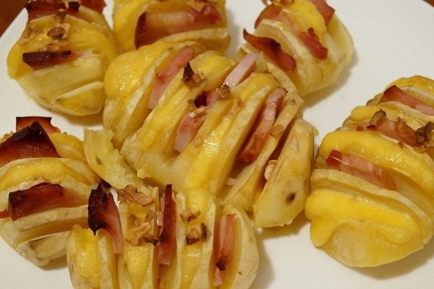 Рецепт картошки-гармошки с беконом в духовке