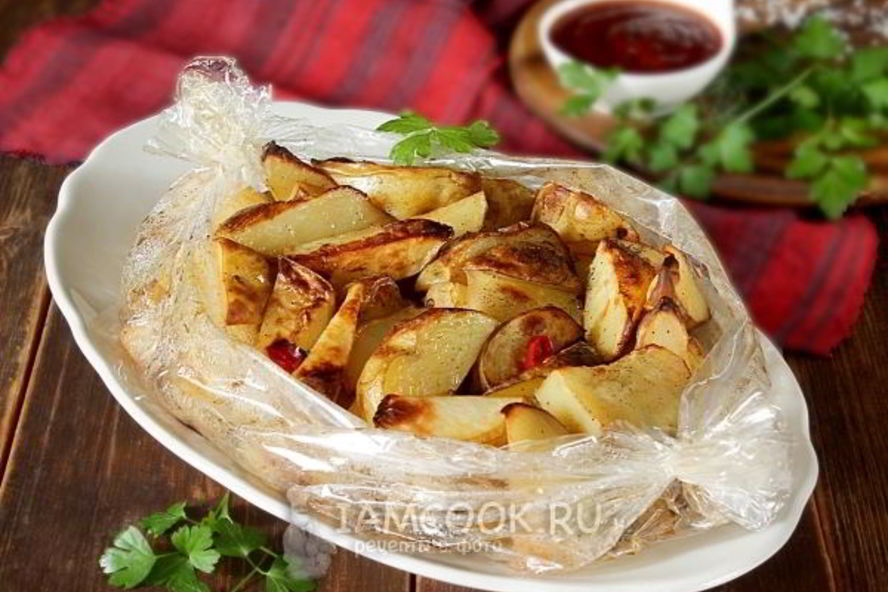 Рецепт картошки по-деревенски в рукаве в духовке