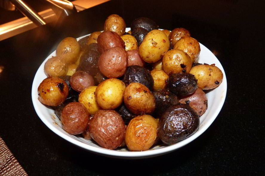 Рецепт мелкого картофеля в духовке