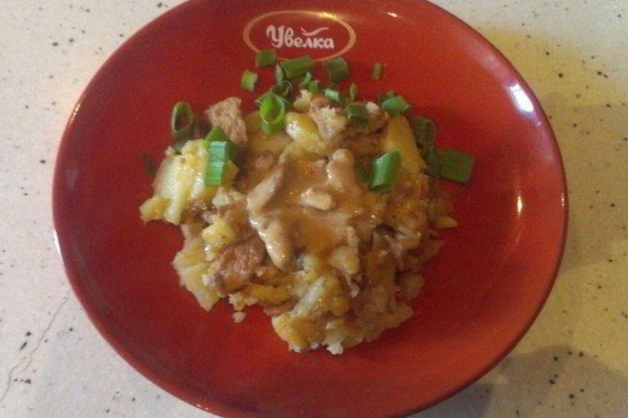 Рецепт молодого картофеля со свининой