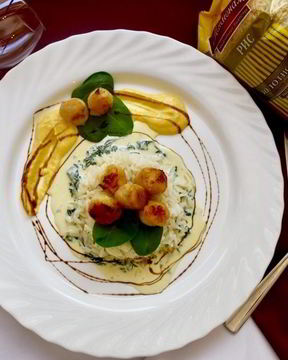 Рис с морскими гребешками и сливочно-апельсиновым соусом