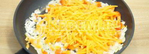 рис с овощами на сковороде. Шаг 3