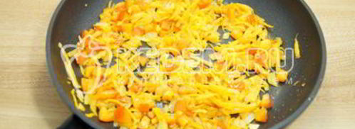 рис с овощами на сковороде. Шаг 4