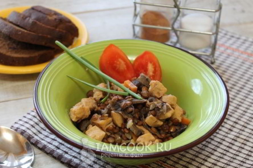 Рецепт тушеной чечевицы с опятами и куриным филе