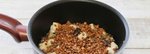 тушеная чечевица с опятами и куриным филе. Шаг 9