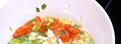 жареный рис с креветками и курицей, заправленный по-восточному. Шаг 6