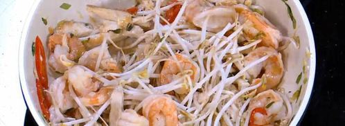 жареный рис с креветками и курицей, заправленный по-восточному. Шаг 10