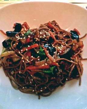 Гречневая лапша с овощами