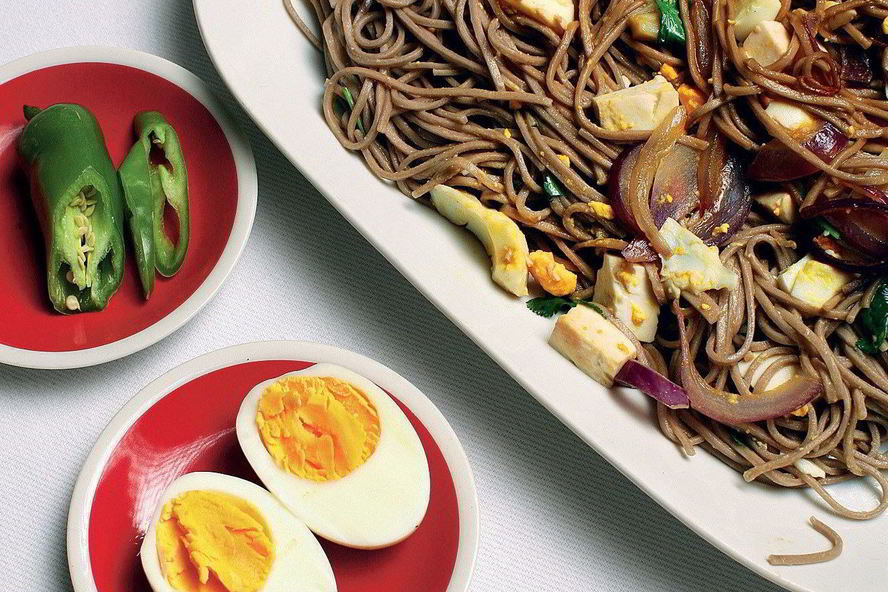 Рецепт гречневой лапши с яйцами и сыром тофу