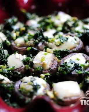 Фаршированные грибы с сыром Бри