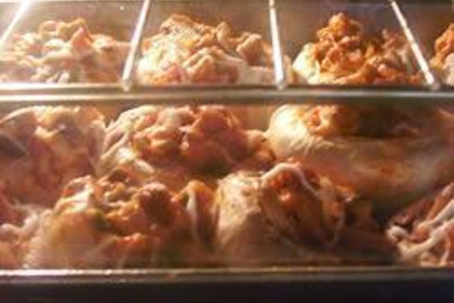 Рецепт грибов, фаршированных чоризо