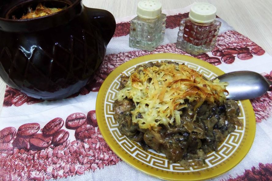 Рецепт грибов в горшочках с сыром луком курицей
