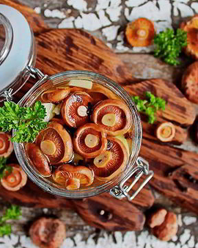 Рыжики в пряном маринаде