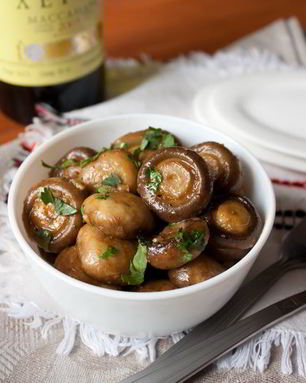 Шампиньоны с чесноком и хересом