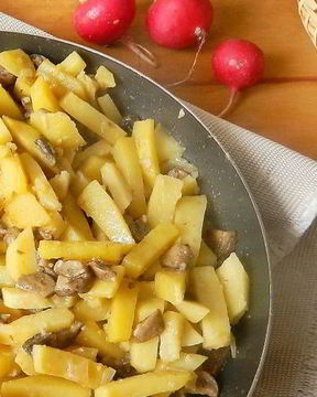 Шампиньоны с картошкой жареные