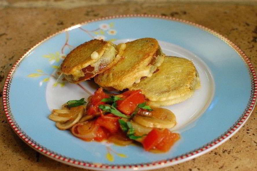 Рецепт шампиньонов с зеленым помидором, жаренным в кляре