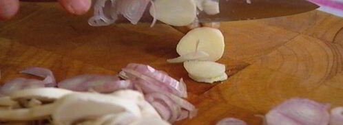 шампиньоны с зеленым помидором, жаренным в кляре. Шаг 3