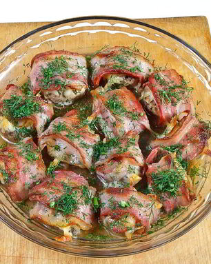 Шампиньоны в беконе в духовке