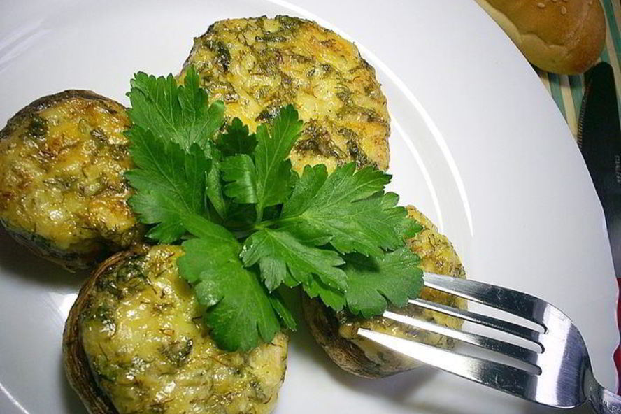 Рецепт закусочных фаршированных шампиньонов