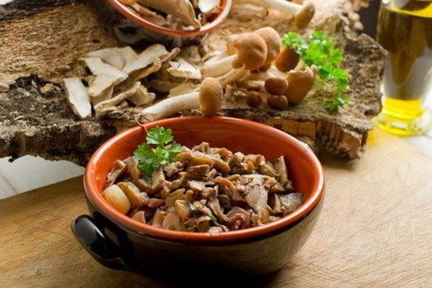 Рецепт запеченных грибов с чесноком и травами