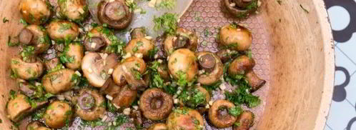 жареные шампиньоны с чесноком и кинзой. Шаг 5