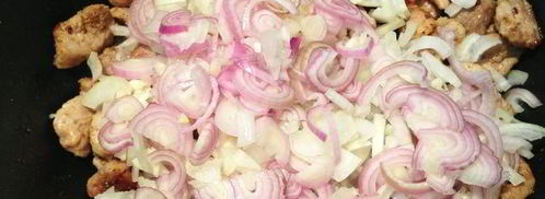 ароматный гуляш с грибами и сельдереем. Шаг 2