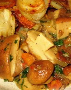 Гуляш из белых грибов