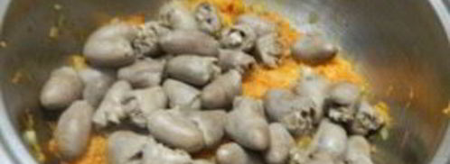 гуляш из куриных сердечек. Шаг 7