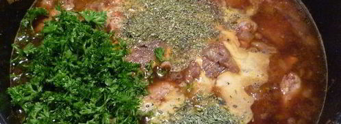 гуляш под нежным соусом с картофельной корочкой. Шаг 4