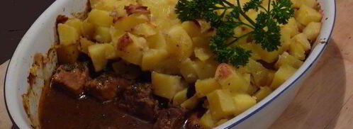 гуляш под нежным соусом с картофельной корочкой. Шаг 7