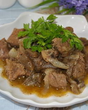 Гуляш с баклажанами