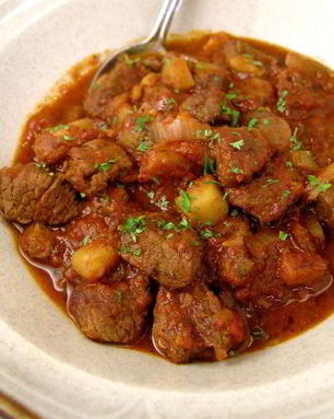 Гуляш с картошкой