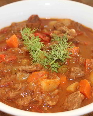 Гуляш с овощами