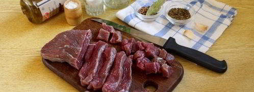 пряный гуляш из говядины на сковороде. Шаг 3