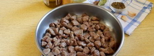 пряный гуляш из говядины на сковороде. Шаг 5