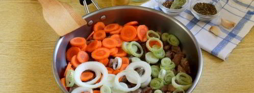 пряный гуляш из говядины на сковороде. Шаг 6