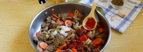 пряный гуляш из говядины на сковороде. Шаг 8