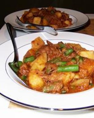 Венгерский гуляш — тушеная говядина с картошкой