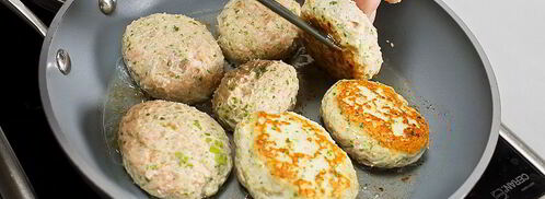 деревенские котлеты из кролика с пряными травами и пармезаном. Шаг 7