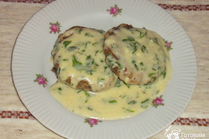 Рецепт грибных котлет с сырным соусом