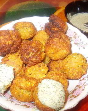 Котлеты из гороха с мятным чатни