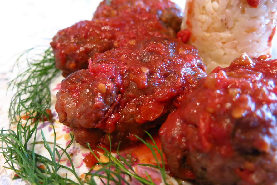 Рецепт котлет в винно-томатном соусе